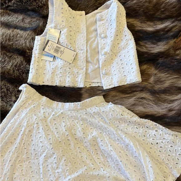 Girls POLO NWT two piece eyelet set - Picture 3 of 3